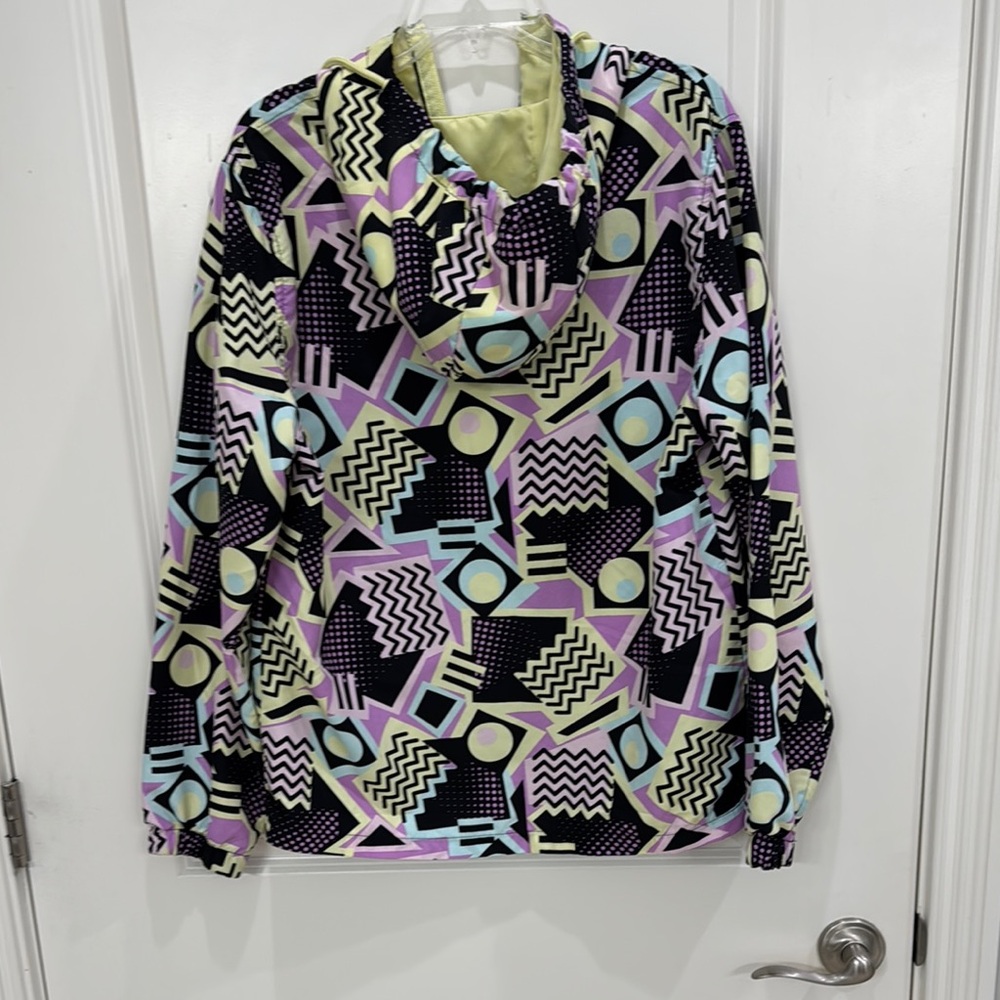 Massive Geometric Patterned Jacket - Picture 5 of 5